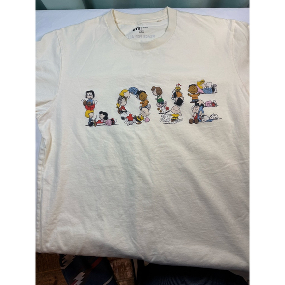 Uniqlo UT Peanuts Peace For All Snoopy Graphic Tee Size L - Picture 3 of 6